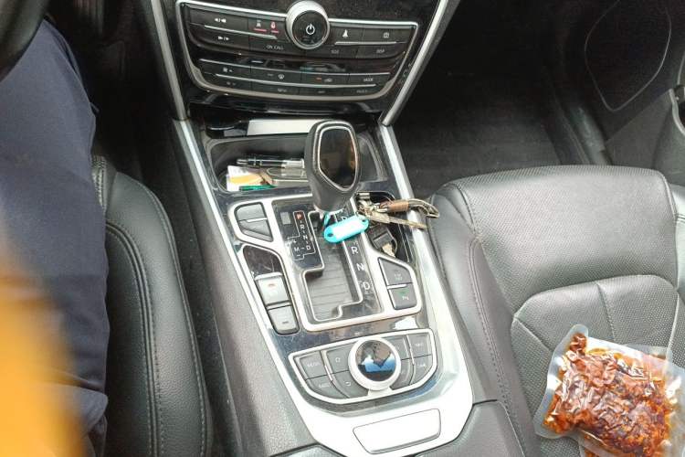 Used Geely Auto Emgrand GT 2017 1.8T Flagship 4G Edition Gear Lever