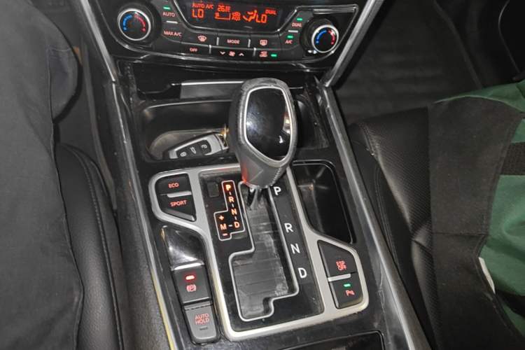Used Geely Auto Emgrand GT 2017 2.4L Comfort Model Gear Lever
