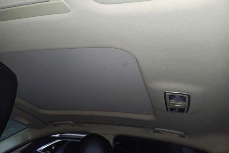 Used Geely Auto Emgrand GT 2017 1.8T Comfort Model Headliner