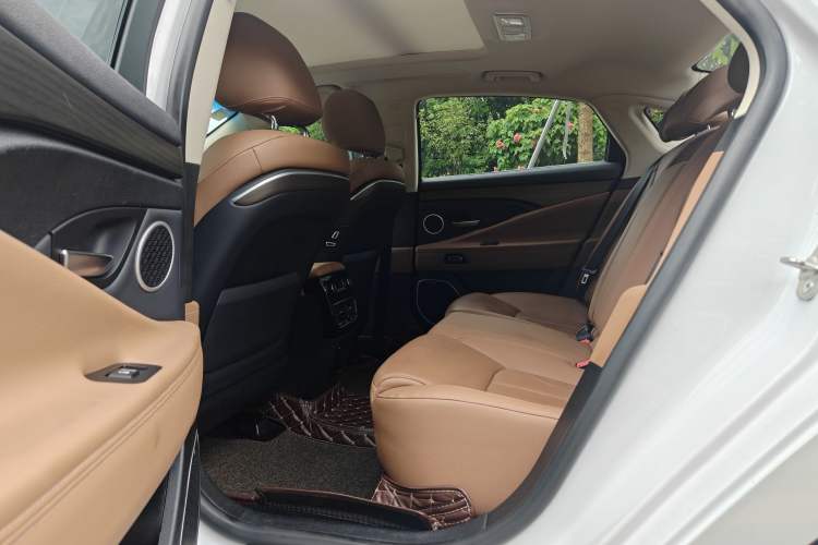 Used Geely Auto Emgrand GT 2017 1.8T Flagship 4G Edition Interior 2