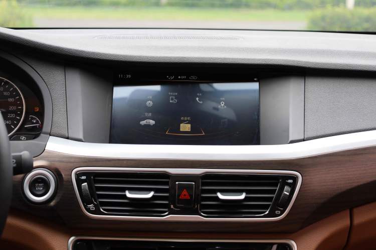 Used Geely Auto Emgrand GT 2017 2.4L Zunya Model Interior 3