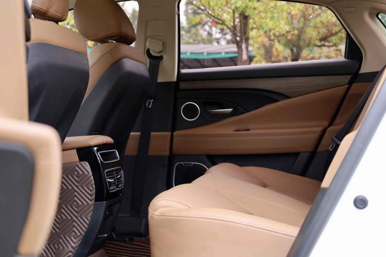 Used Geely Auto Emgrand GT 2017 2.4L Zunya Model Interior 8