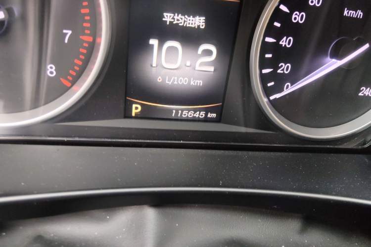 Used Geely Auto Emgrand GT 2017 1.8T Luxury Model Odometer Close Up