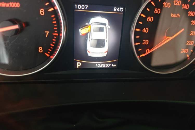 Used Geely Auto Emgrand GT 2017 1.8T Luxury Model Odometer Close Up