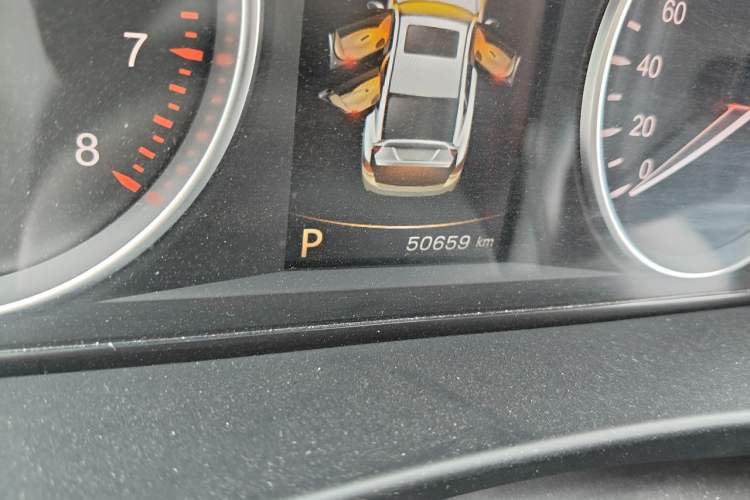 Used Geely Auto Emgrand GT 2017 1.8T Flagship 4G Edition Odometer Close Up