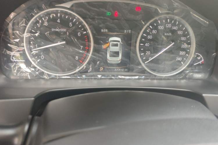 Used Geely Auto Emgrand GT 2017 1.8T Luxury Model Odometer Close Up