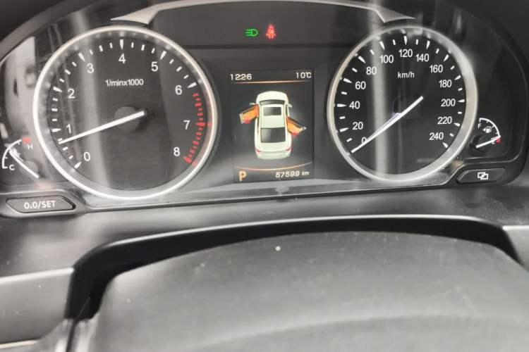 Used Geely Auto Emgrand GT 2017 2.4L Comfort Model Odometer Close Up