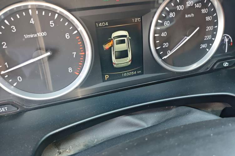 Used Geely Auto Emgrand GT 2017 1.8T Flagship Model Odometer Close Up