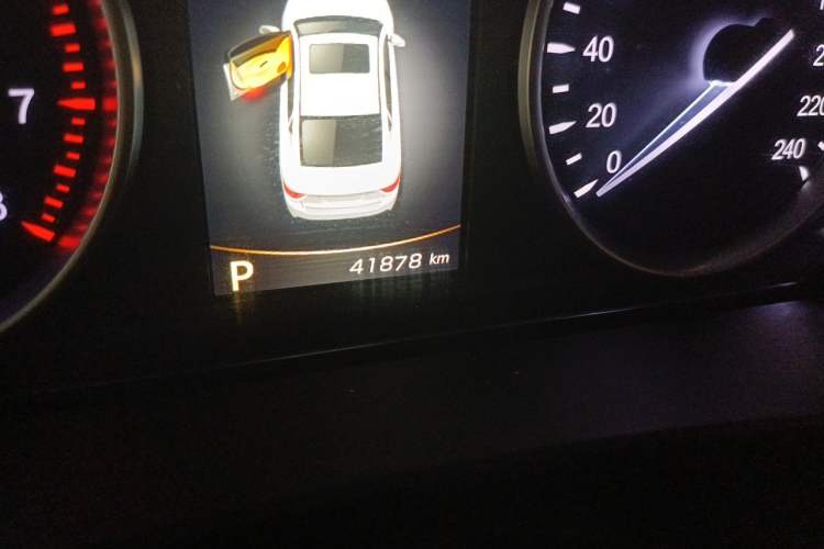 Used Geely Auto Emgrand GT 2017 1.8T Comfort Model Odometer Close Up