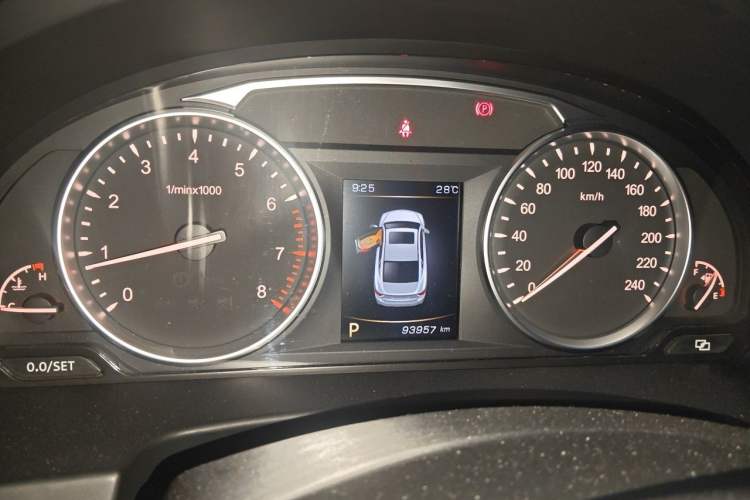 Used Geely Auto Emgrand GT 2017 1.8T Flagship 4G Edition Odometer Close Up