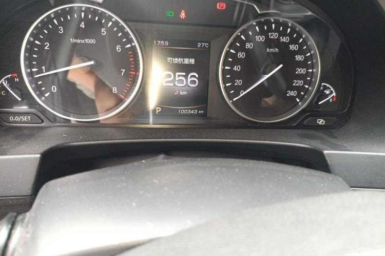 Used Geely Auto Emgrand GT 2017 1.8T Flagship 4G Edition Odometer Close Up