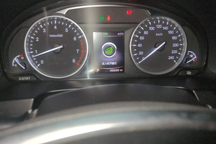 Used Geely Auto Emgrand GT 2017 2.4L Zunya Model Odometer Close Up