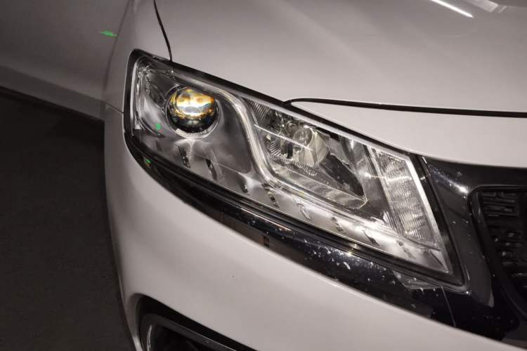 Used Geely Auto Emgrand GT 2017 1.8T Flagship 4G Edition Right Front Headlight