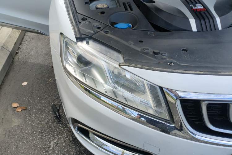 Used Geely Auto Emgrand GT 2017 1.8T Flagship 4G Edition Right Front Headlight