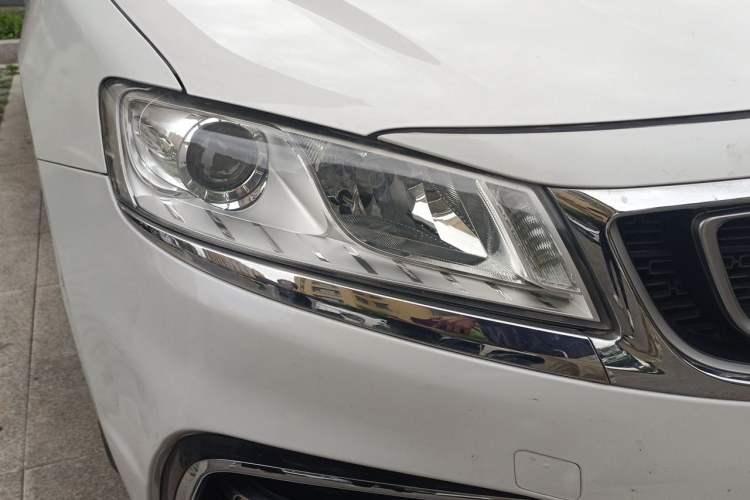 Used Geely Auto Emgrand GT 2017 1.8T Comfort Model Right Front Headlight