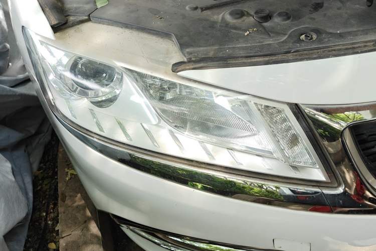 Used Geely Auto Emgrand GT 2017 2.4L Comfort Model Right Front Headlight