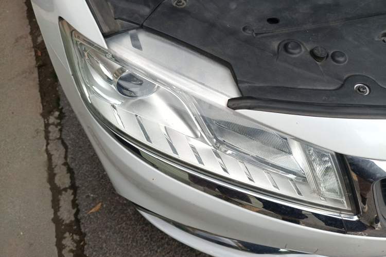 Used Geely Auto Emgrand GT 2017 1.8T Flagship 4G Edition Right Front Headlight