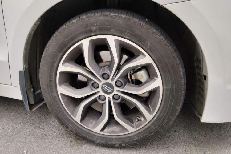 Used Geely Auto Emgrand GT 2017 1.8T Luxury Model Right Front Wheel Hub