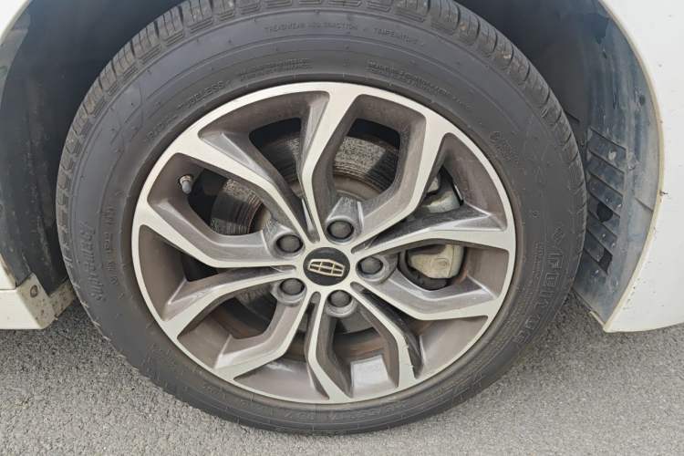 Used Geely Auto Emgrand GT 2017 2.4L Comfort Model Right Front Wheel Hub
