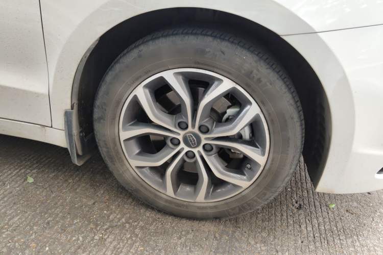 Used Geely Auto Emgrand GT 2017 2.4L Comfort Model Right Front Wheel Hub