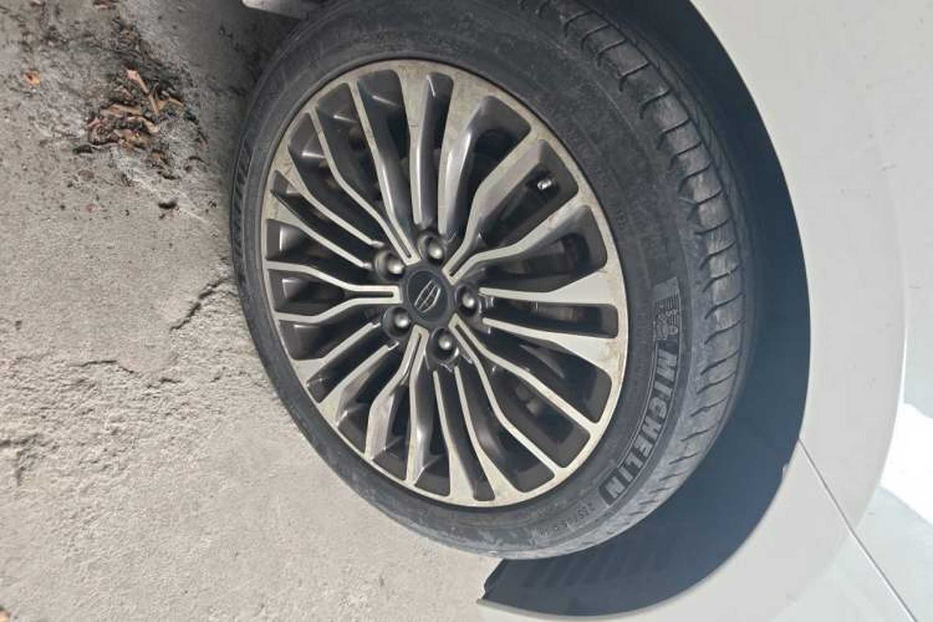Used Geely Auto Emgrand GT 2017 1.8T Luxury Model Right Front Wheel Hub