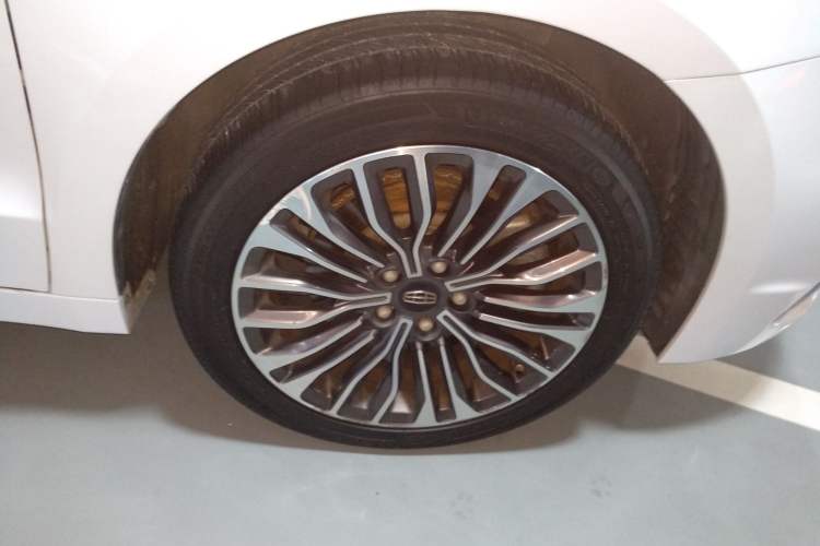 Used Geely Auto Emgrand GT 2017 1.8T Luxury Model Right Front Wheel Hub