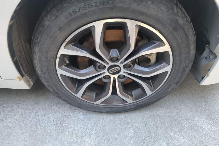 Used Geely Auto Emgrand GT 2017 2.4L Comfort Model Right Front Wheel Hub