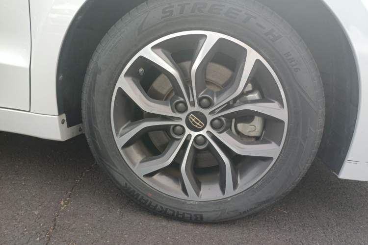 Used Geely Auto Emgrand GT 2017 1.8T Luxury Model Right Front Wheel Hub