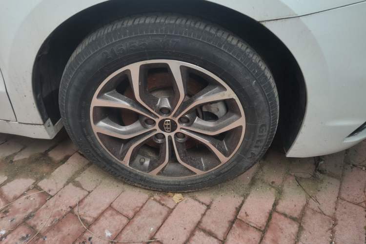 Used Geely Auto Emgrand GT 2017 2.4L Comfort Model Right Front Wheel Hub