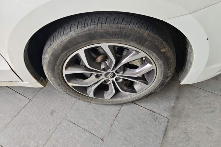Used Geely Auto Emgrand GT 2017 2.4L Comfort Model Right Front Wheel Hub