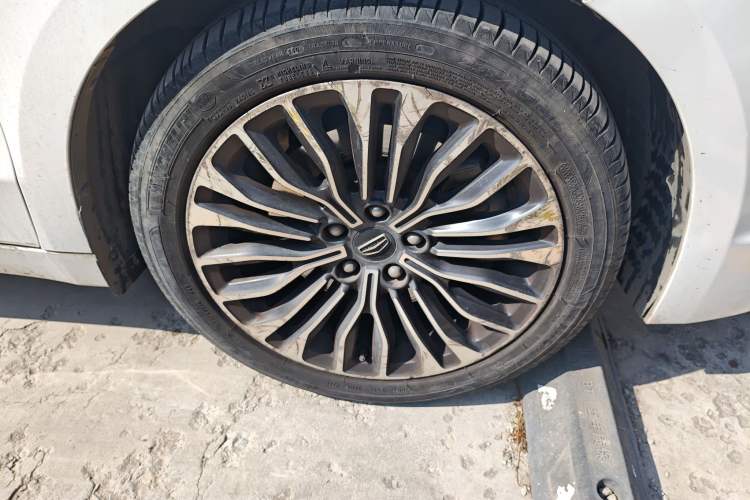 Used Geely Auto Emgrand GT 2017 1.8T Flagship Model Right Front Wheel Hub