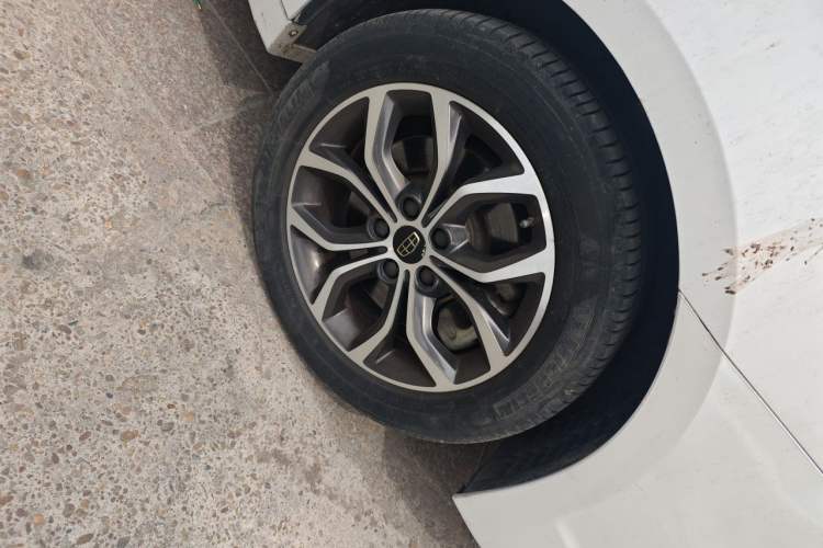 Used Geely Auto Emgrand GT 2017 1.8T Comfort Model Right Front Wheel Hub