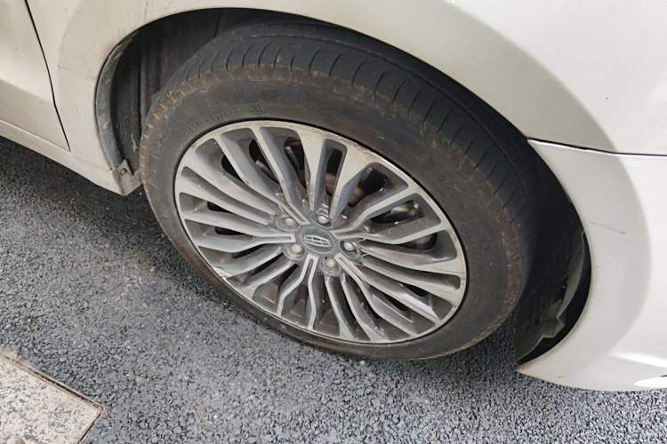 Used Geely Auto Emgrand GT 2017 1.8T Luxury Model Right Front Wheel Hub