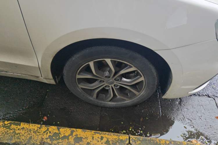 Used Geely Auto Emgrand GT 2017 2.4L Comfort Model Right Front Wheel Hub