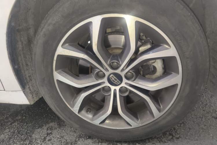 Used Geely Auto Emgrand GT 2017 1.8T Luxury Model Right Front Wheel Hub