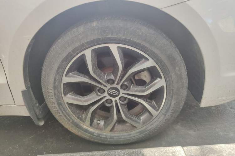 Used Geely Auto Emgrand GT 2017 2.4L Comfort Model Right Front Wheel Hub