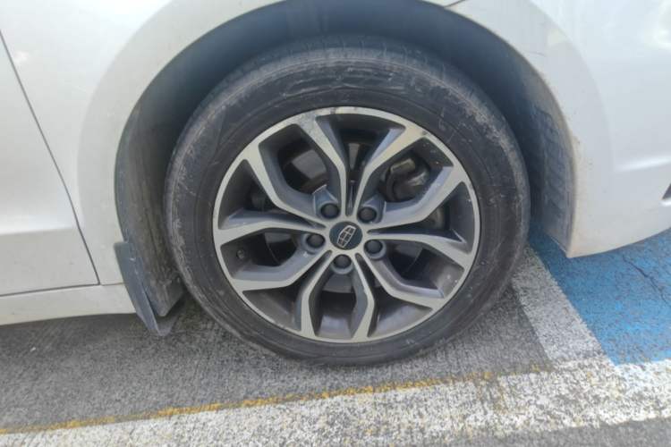 Used Geely Auto Emgrand GT 2017 1.8T Luxury Model Right Front Wheel Hub