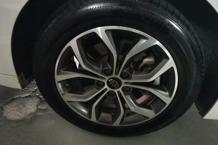 Used Geely Auto Emgrand GT 2017 2.4L Comfort Model Right Front Wheel Hub