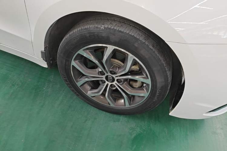 Used Geely Auto Emgrand GT 2017 2.4L Comfort Model Right Front Wheel Hub