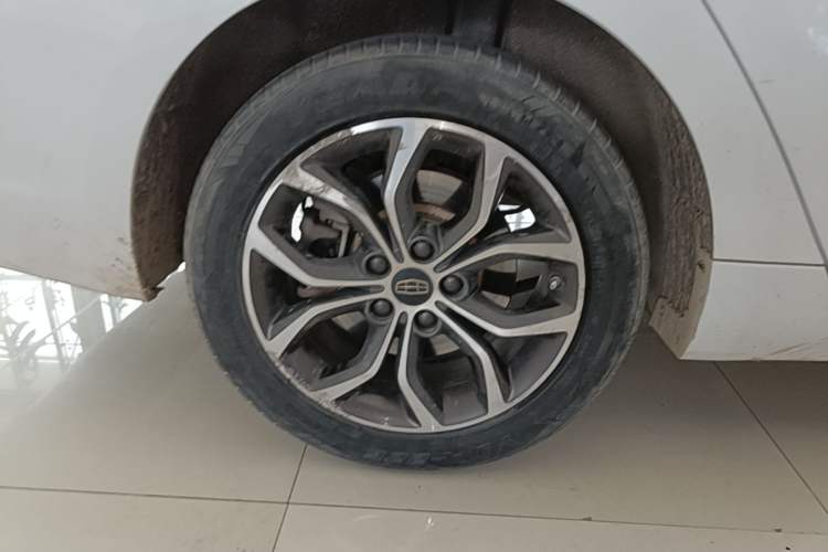 Used Geely Auto Emgrand GT 2017 2.4L Comfort Model Right Rear Wheel Hub