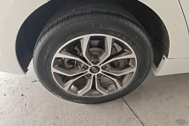 Used Geely Auto Emgrand GT 2017 2.4L Comfort Model Right Rear Wheel Hub