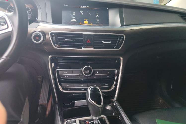 Used Geely Auto Emgrand GT 2017 1.8T Luxury Model Audio And AC Panel