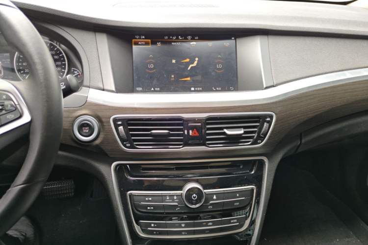 Used Geely Auto Emgrand GT 2017 1.8T Luxury Model Audio And AC Panel