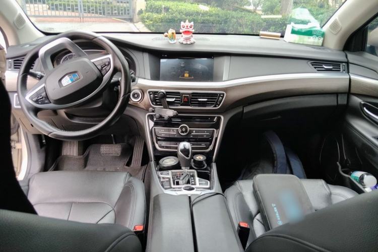 Used Geely Auto Emgrand GT 2017 1.8T Luxury Model Center Console