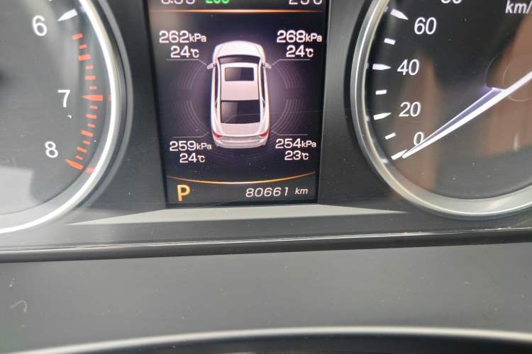 Used Geely Auto Emgrand GT 2017 1.8T Luxury Model Odometer Close Up