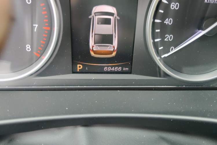 Used Geely Auto Emgrand GT 2017 1.8T Luxury Model Odometer Close Up