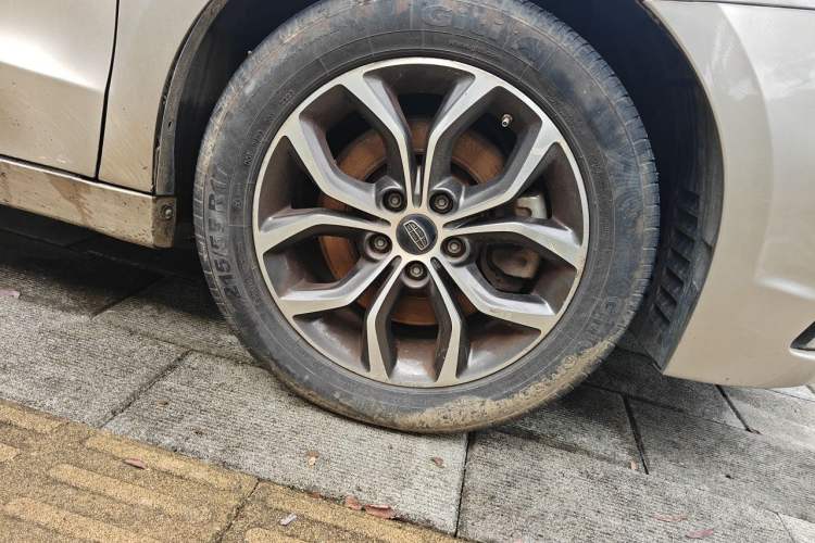 Used Geely Auto Emgrand GT 2017 2.4L Comfort Model Right Front Wheel Hub