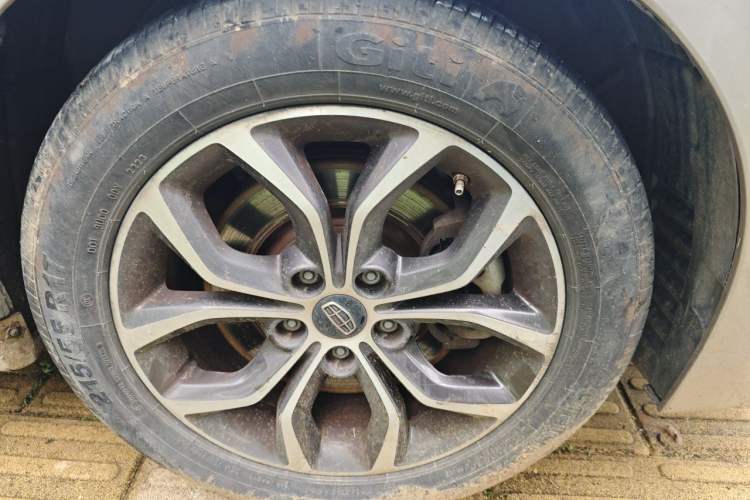 Used Geely Auto Emgrand GT 2017 2.4L Comfort Model Right Front Wheel Hub