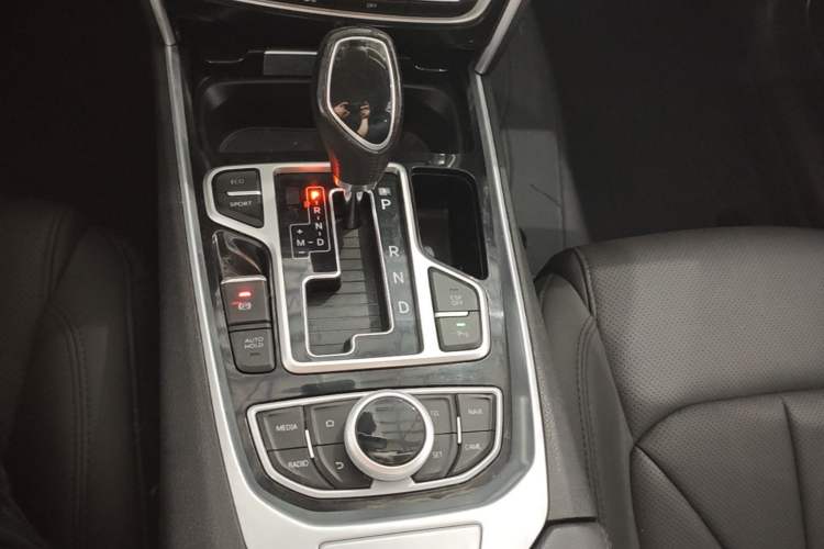 Used Geely Auto Emgrand GT 2018 1.8T Zunshang Zhiling Edition Gear Lever
