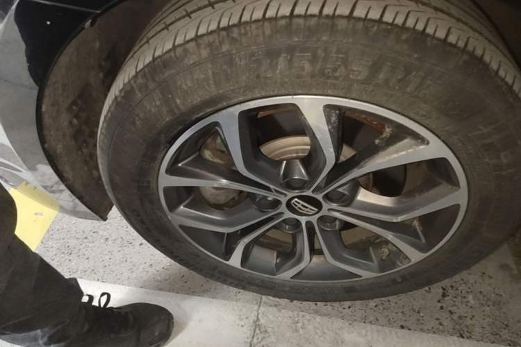 Used Geely Auto Emgrand GT 2018 1.8T Zunshang Zhiling Edition Left Front Wheel Hub